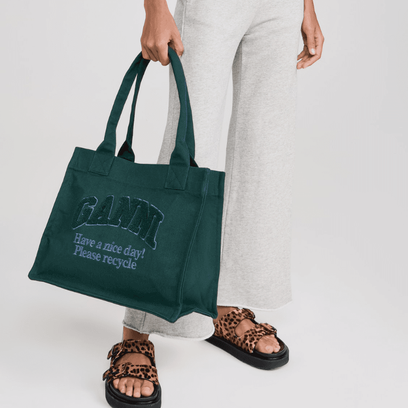 Trending totes store