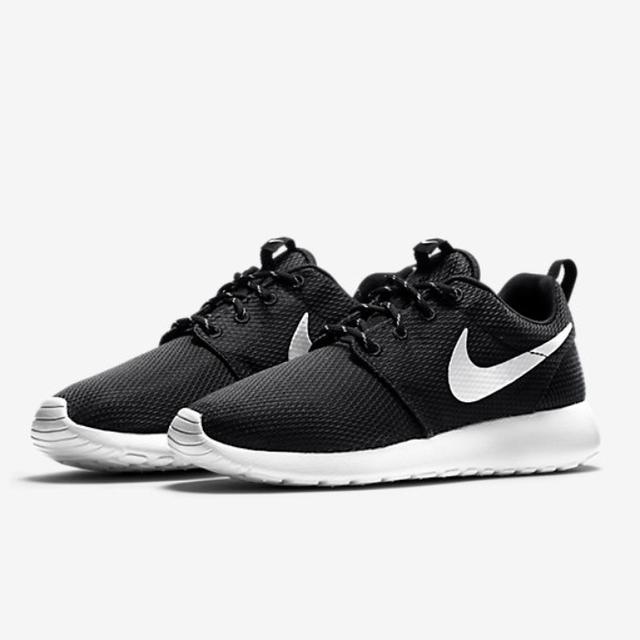 Nike Roshe One Sneakers