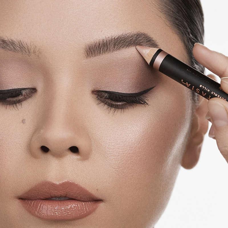 The Internet's Favorite Highlighters For Accentuating Brow Bones