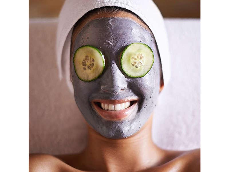Minimize Your Pores and Clear Up Your Complexion With A Top-Rate Clay Mask