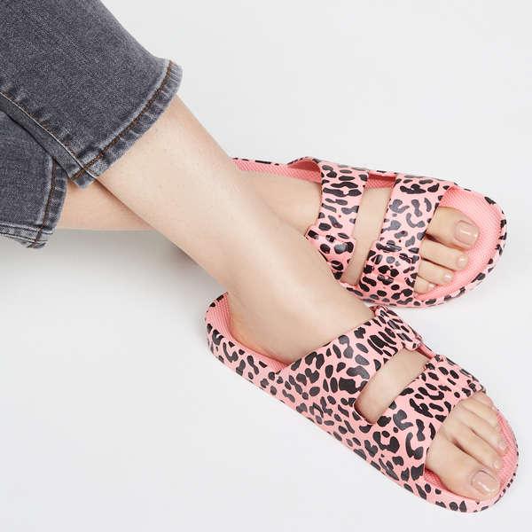10 Comfortable And Trendy Sport Sandals Fashion People Are Buying Right Now