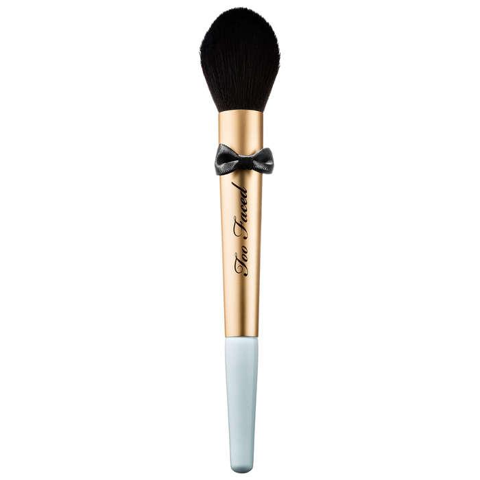 Too Faced Mr. Right The Perfect Powder Brush