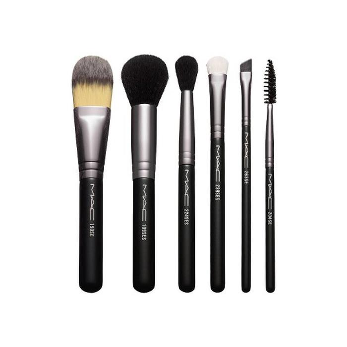 MAC Look in a Box Basic Brush Set: Sale $49.50 ($162 Value)