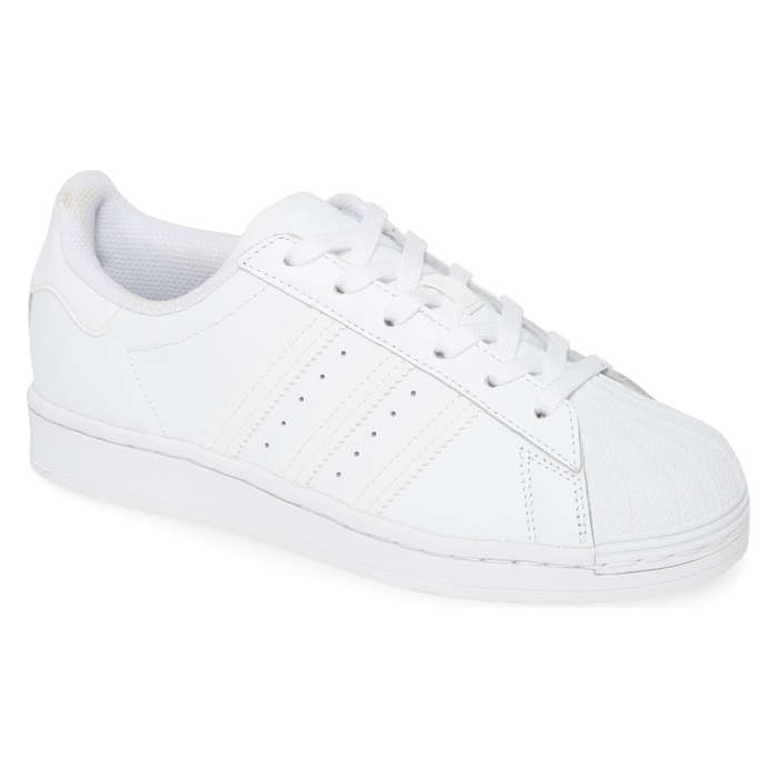 white sandshoes