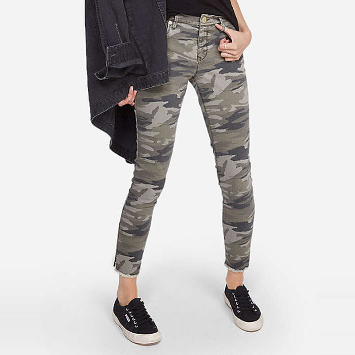 levi camo joggers womens