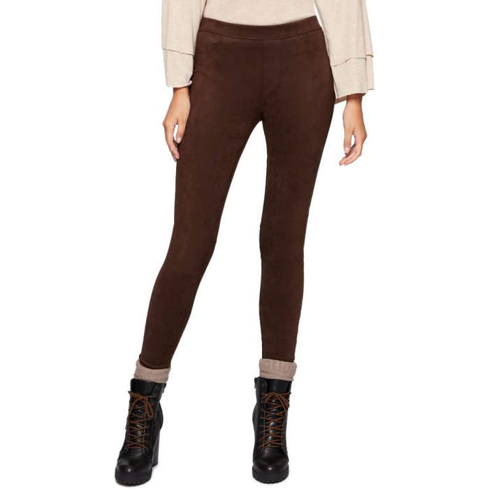 Profile Menu Black leggings are incredibly versatile, especially when you’re traveling. They’re comfortable but they can also be worn in a variety of ways, which is a major plus with a limited wardrobe.