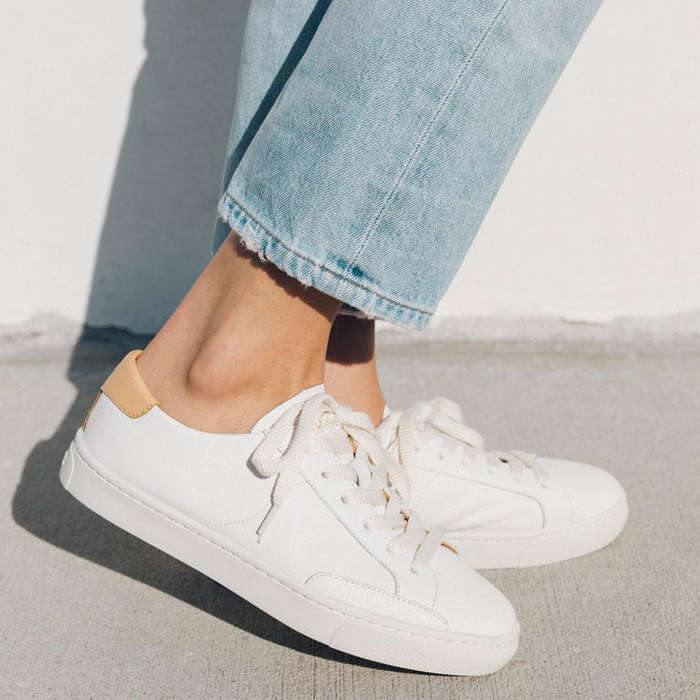 all white leather tennis shoes