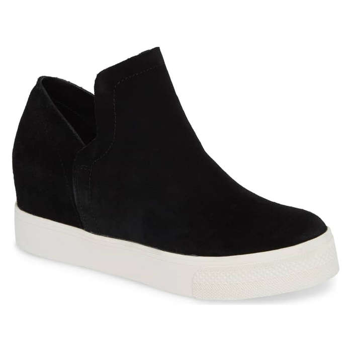 black wedge tennis shoes